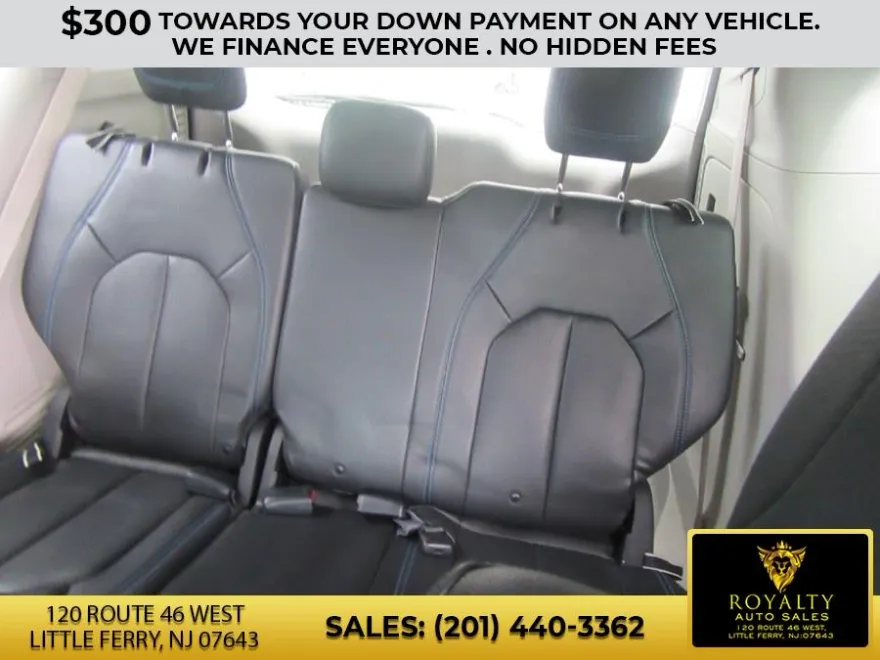 2021 Chrysler Pacifica Touring L photo 17