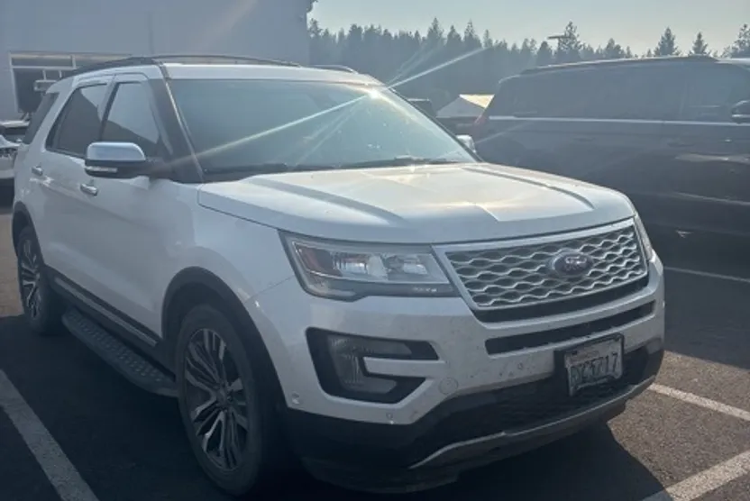 2016 Ford Explorer Platinum photo 1