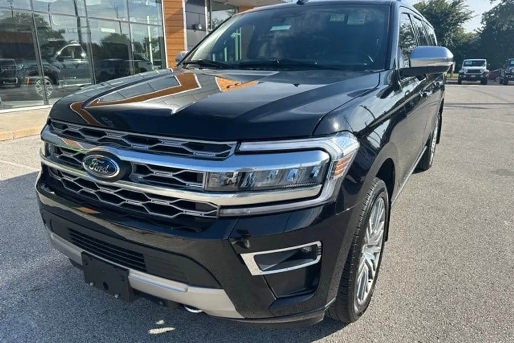 2022 Ford Expedition MAX Platinum photo 1