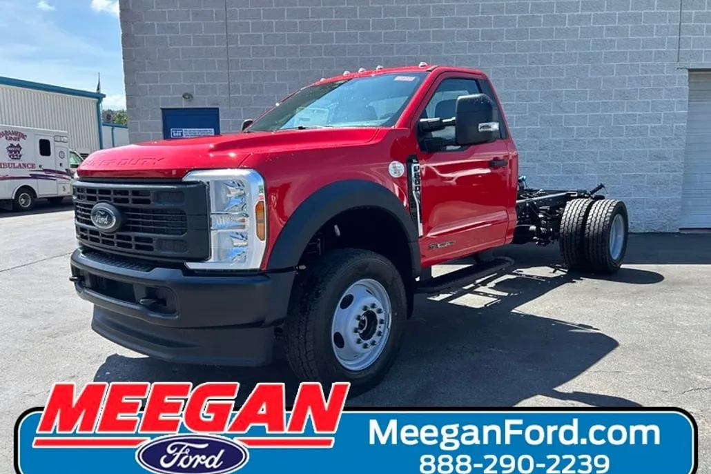 2025 Ford F-600 photo 1