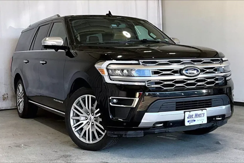 2022 Ford Expedition MAX Platinum photo 1