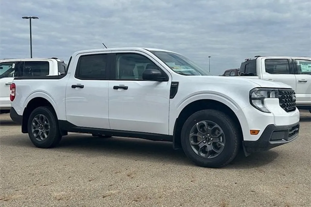 2025 Ford Maverick XLT photo 1