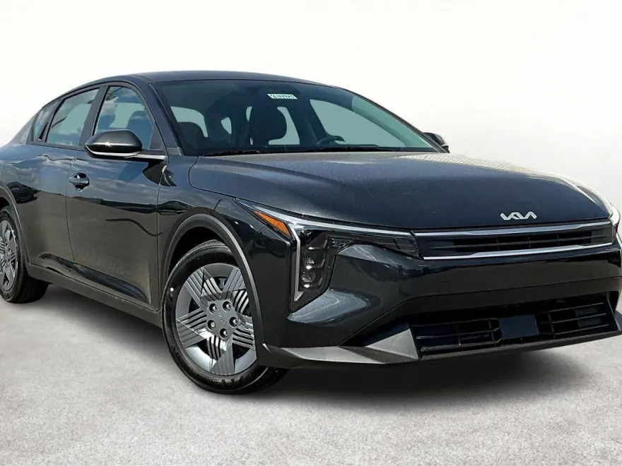 2025 Kia K4 LX photo 1