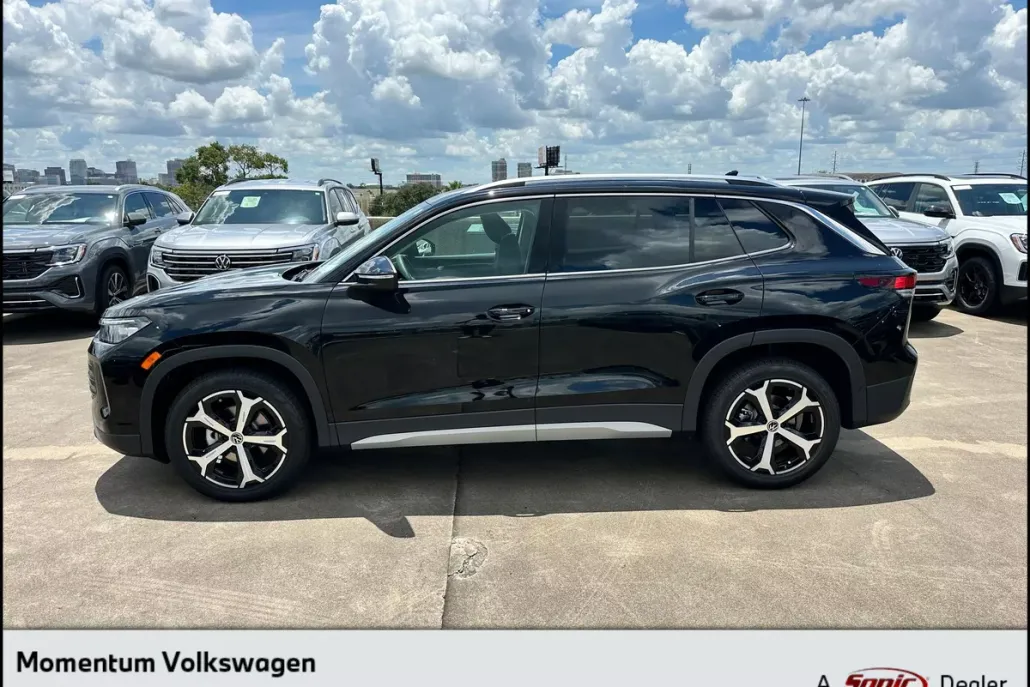 2025 Volkswagen Tiguan SE photo 1