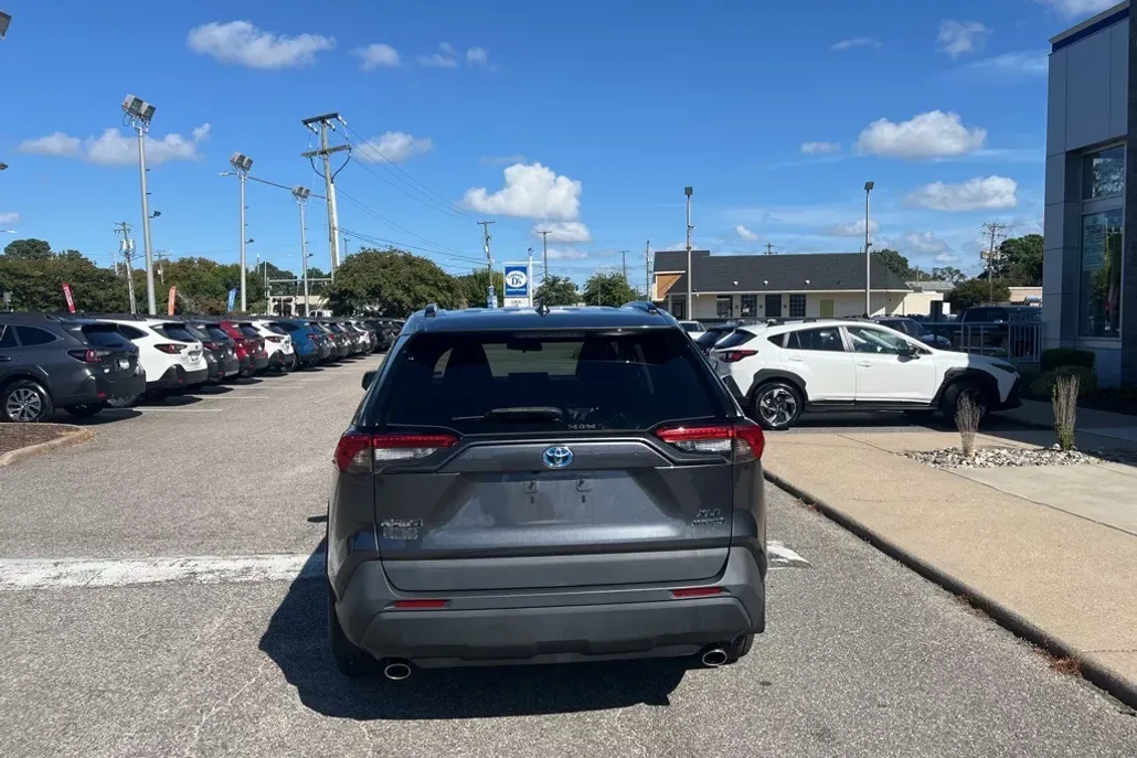 2021 Toyota RAV4 Hybrid XLE photo 1