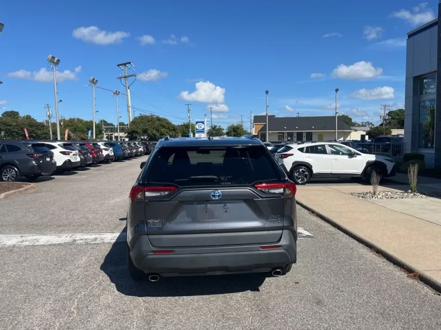 2021 Toyota RAV4 Hybrid XLE photo 1