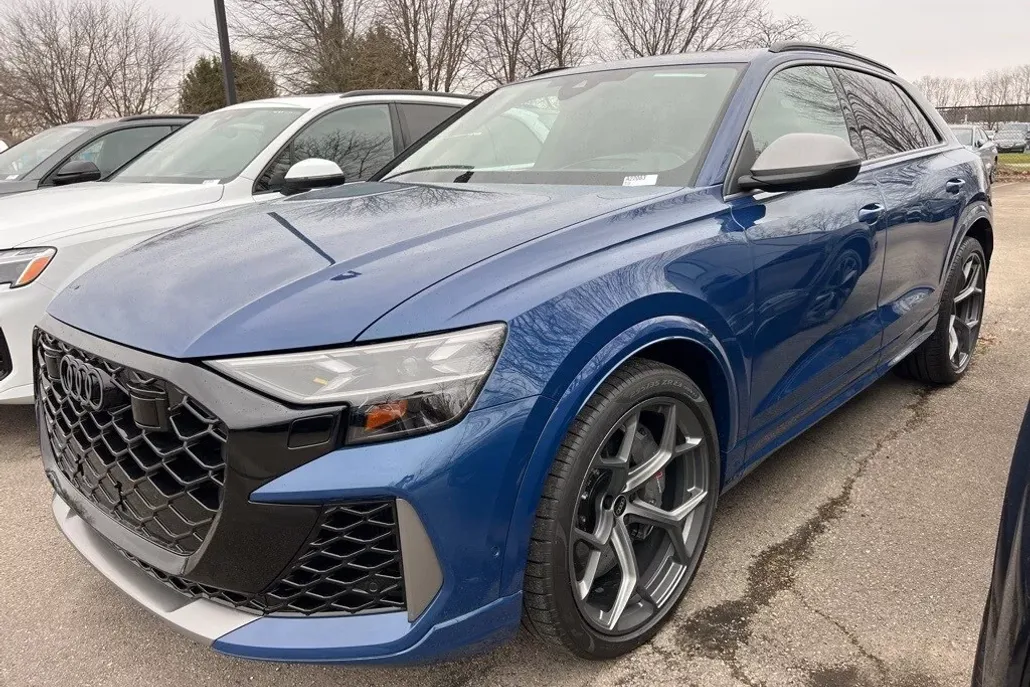 2025 Audi RS Q8 photo 1