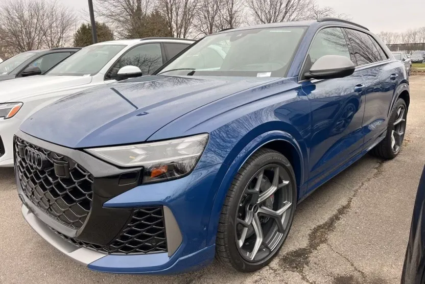2025 Audi RS Q8 photo 1
