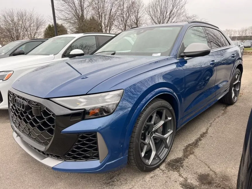 2025 Audi RS Q8 photo 1