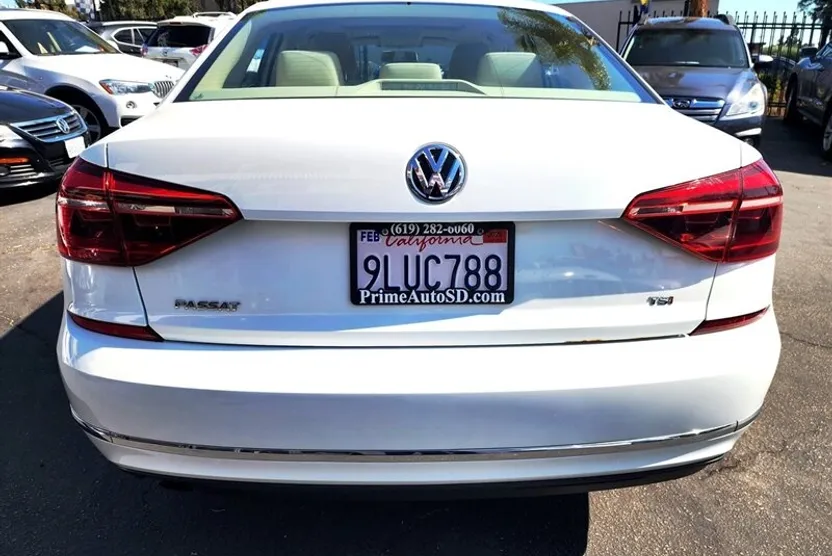 2019 Volkswagen Passat Wolfsburg Edition photo 1