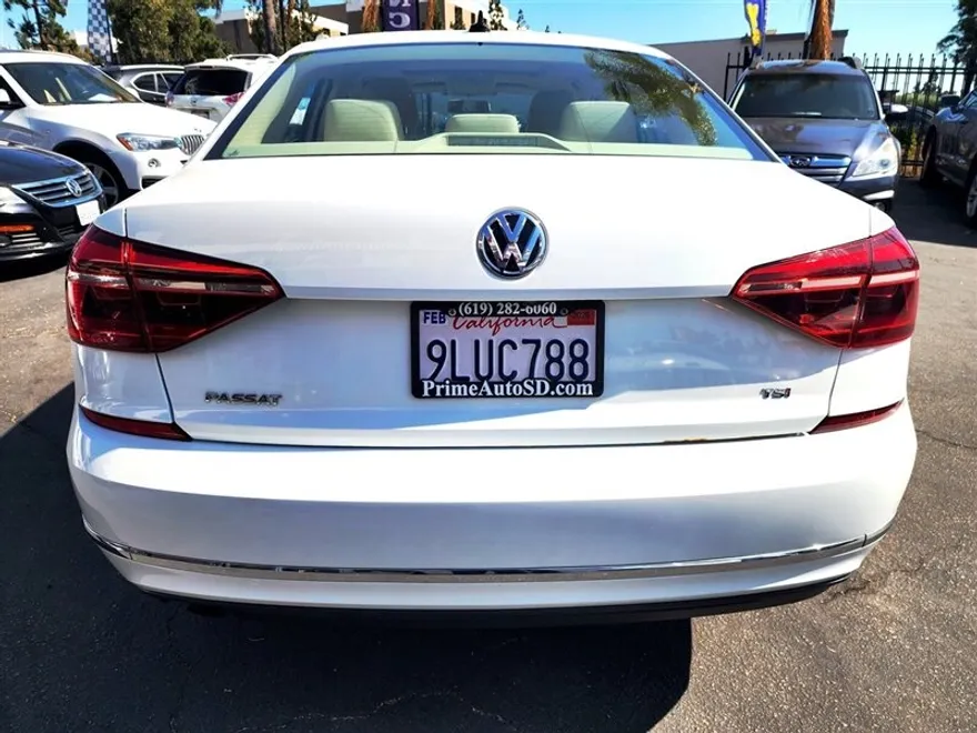 2019 Volkswagen Passat Wolfsburg Edition photo 1