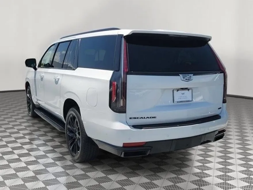 2023 Cadillac Escalade ESV Sport photo 1