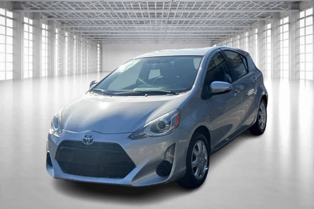 2015 Toyota Prius C Three photo 1