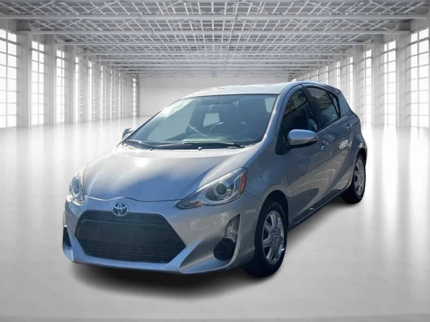 2015 Toyota Prius C Three photo 1