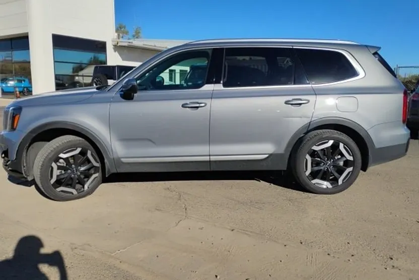 2024 Kia Telluride S photo 1