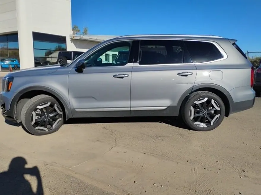 2024 Kia Telluride S photo 1
