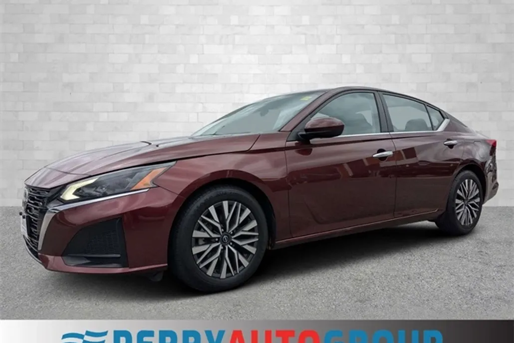 2023 Nissan Altima 2.5 SV photo 1