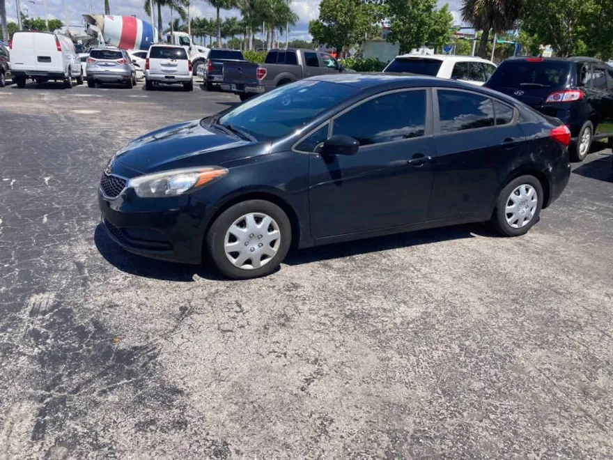 2016 Kia Forte LX photo 1