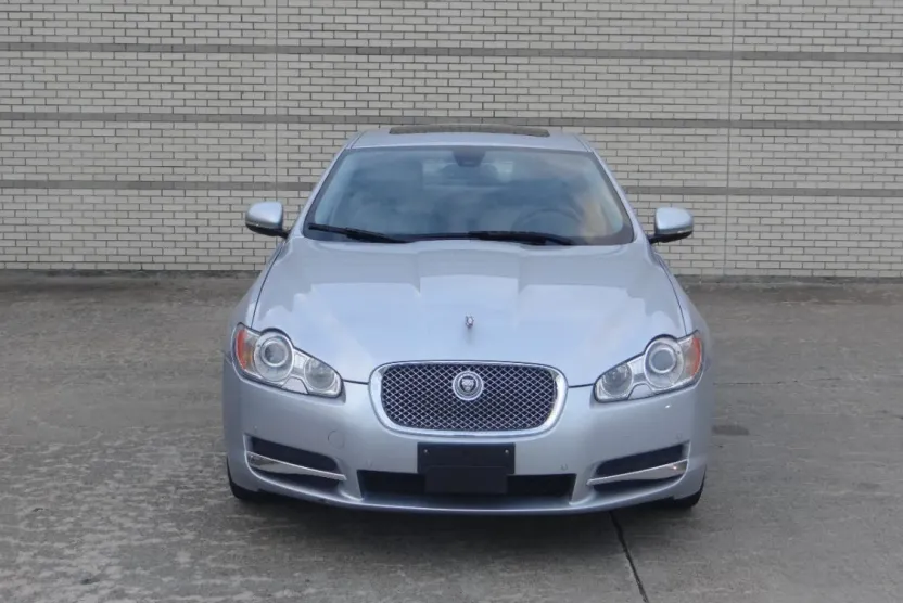 2011 Jaguar XF Premium photo 1