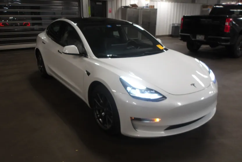 2022 Tesla Model 3 Long Range photo 1