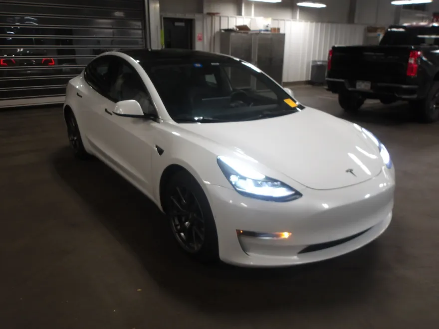 2022 Tesla Model 3 Long Range photo 1