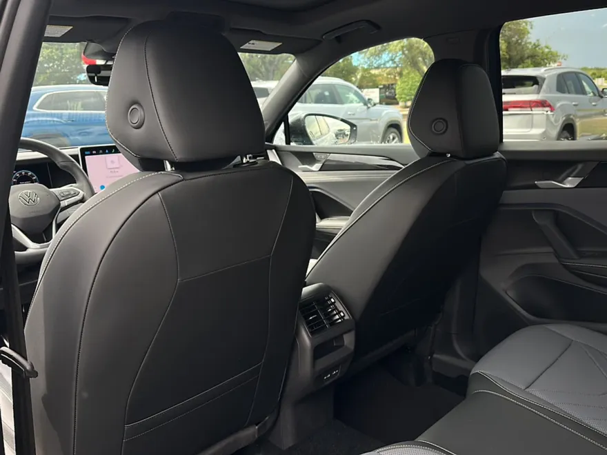 2025 Volkswagen Tiguan SE R-Line Black photo 1
