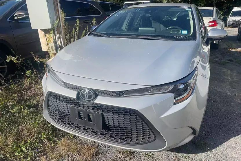 2022 Toyota Corolla LE photo 1