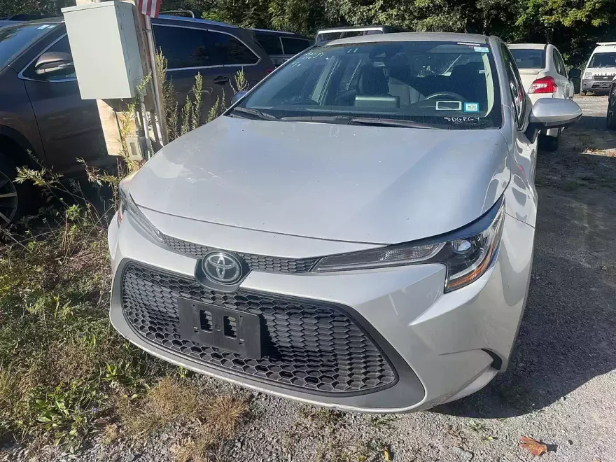 2022 Toyota Corolla LE photo 1
