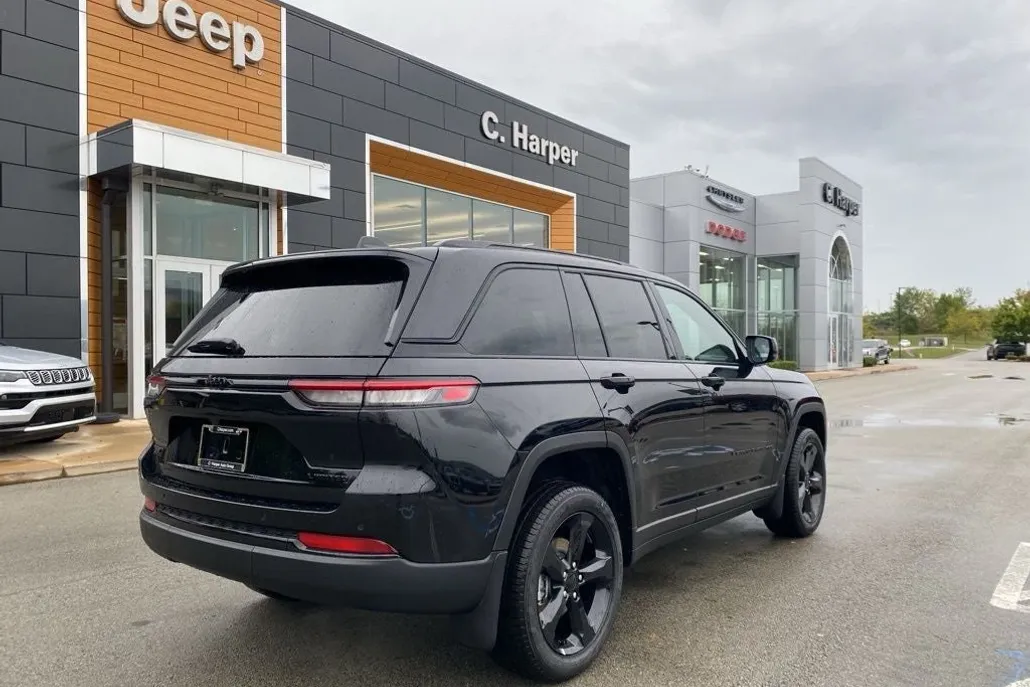 2025 Jeep Grand Cherokee Limited photo 1