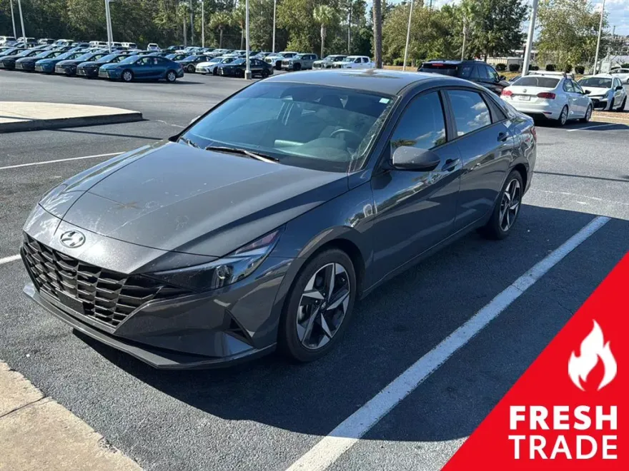 2023 Hyundai Elantra SEL photo 1