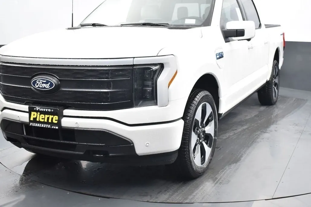 2025 Ford F-150 Lightning Platinum photo 1
