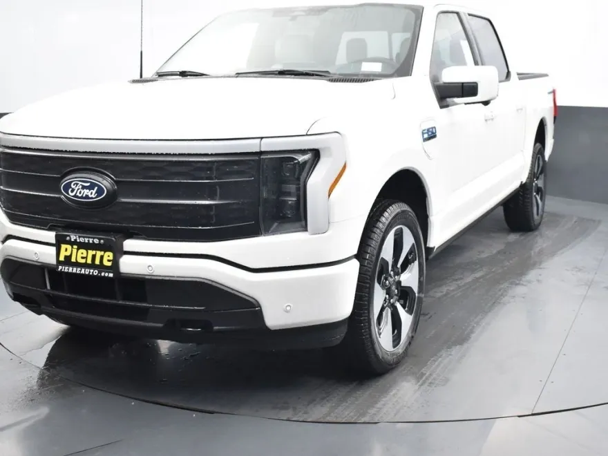 2025 Ford F-150 Lightning Platinum photo 1