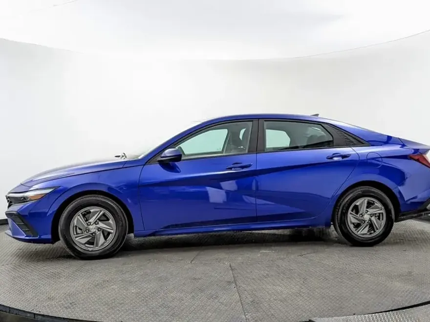 2025 Hyundai Elantra SE photo 1