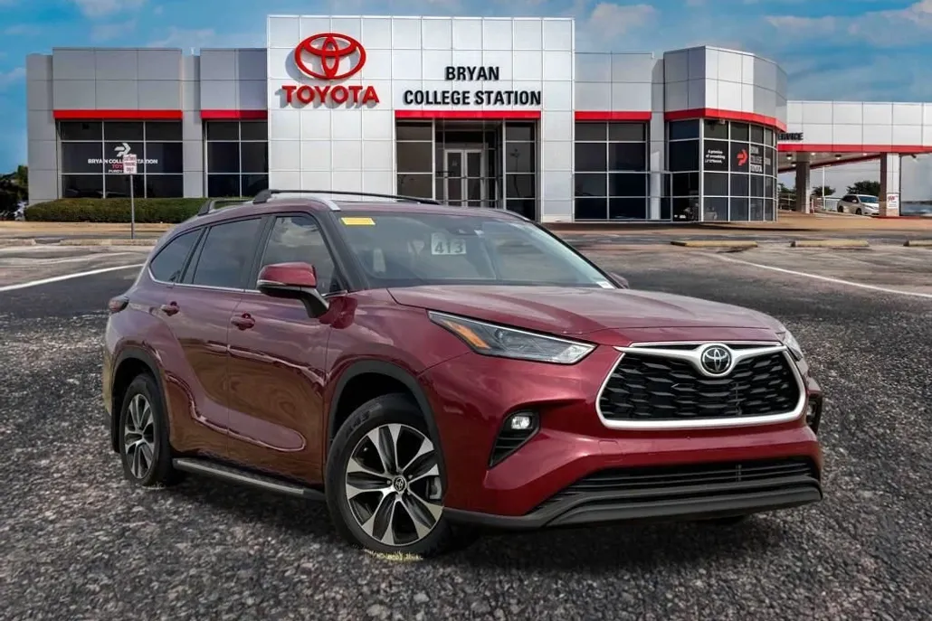2024 Toyota Highlander XLE photo 1