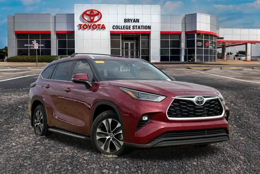 2024 Toyota Highlander XLE photo 1