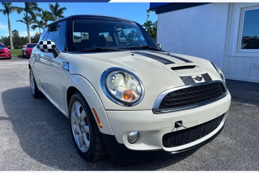 2010 Mini Cooper Hardtop S photo 1