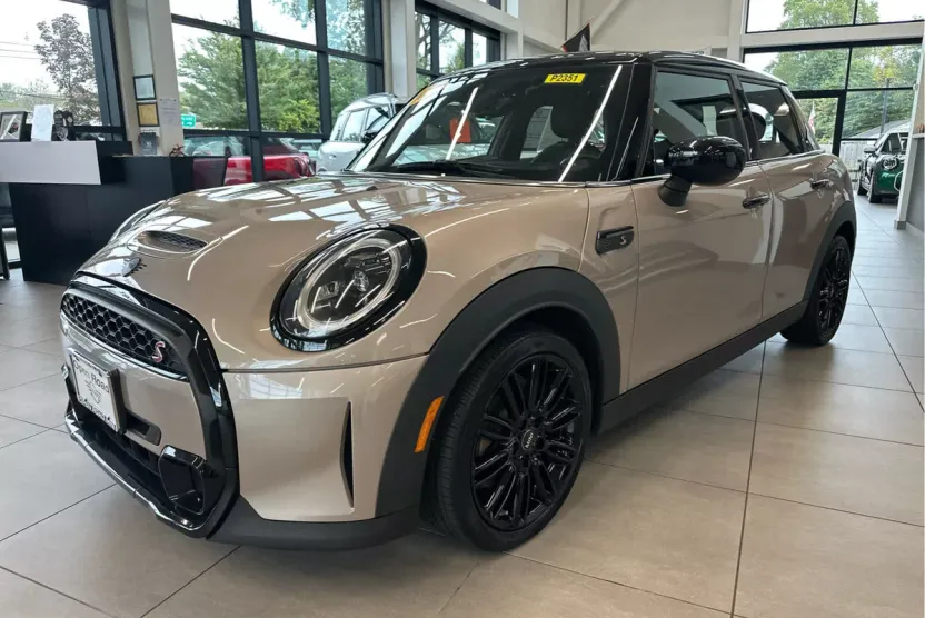 2022 Mini Cooper 4 Door Hardtop S photo 1