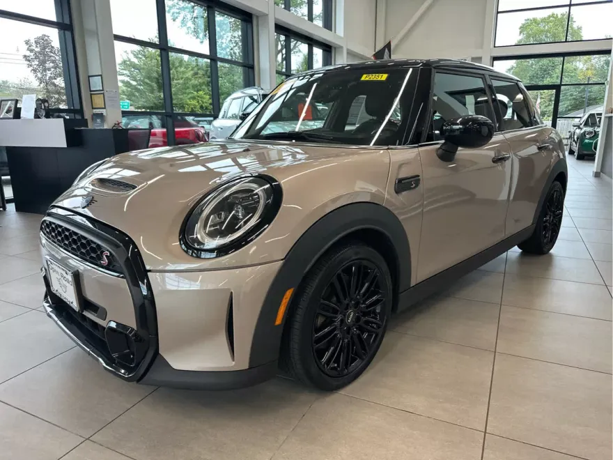 2022 Mini Cooper 4 Door Hardtop S photo 1
