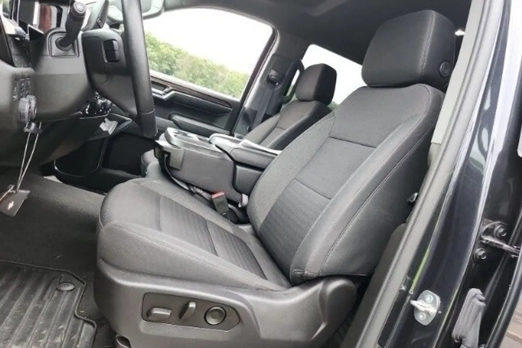 2023 Chevrolet Silverado 1500 LT photo 1