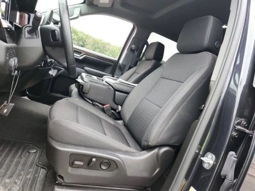 2023 Chevrolet Silverado 1500 LT photo 1