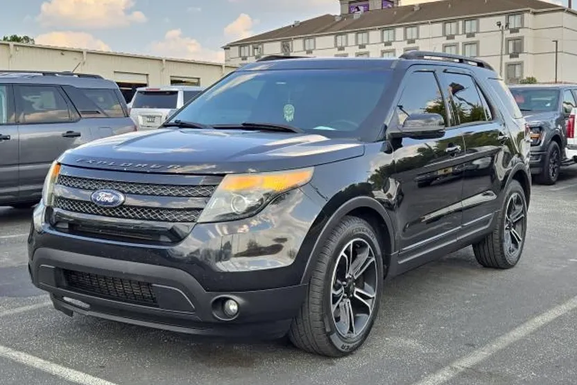 2015 Ford Explorer Sport photo 1