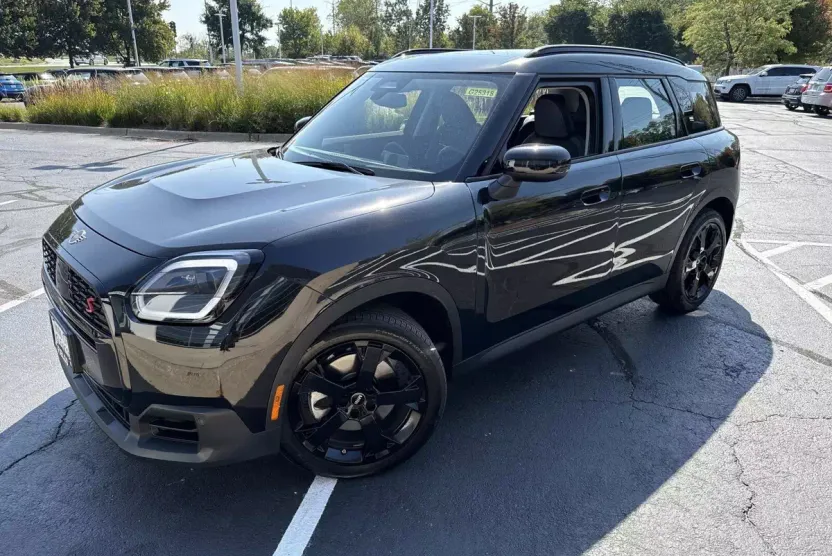 2025 Mini Cooper ALL4 Signature photo 1