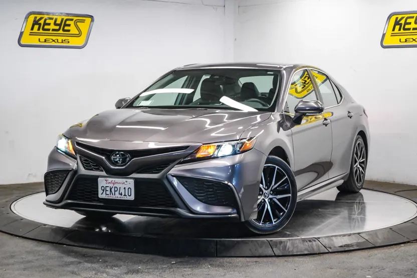 2023 Toyota Camry SE photo 1
