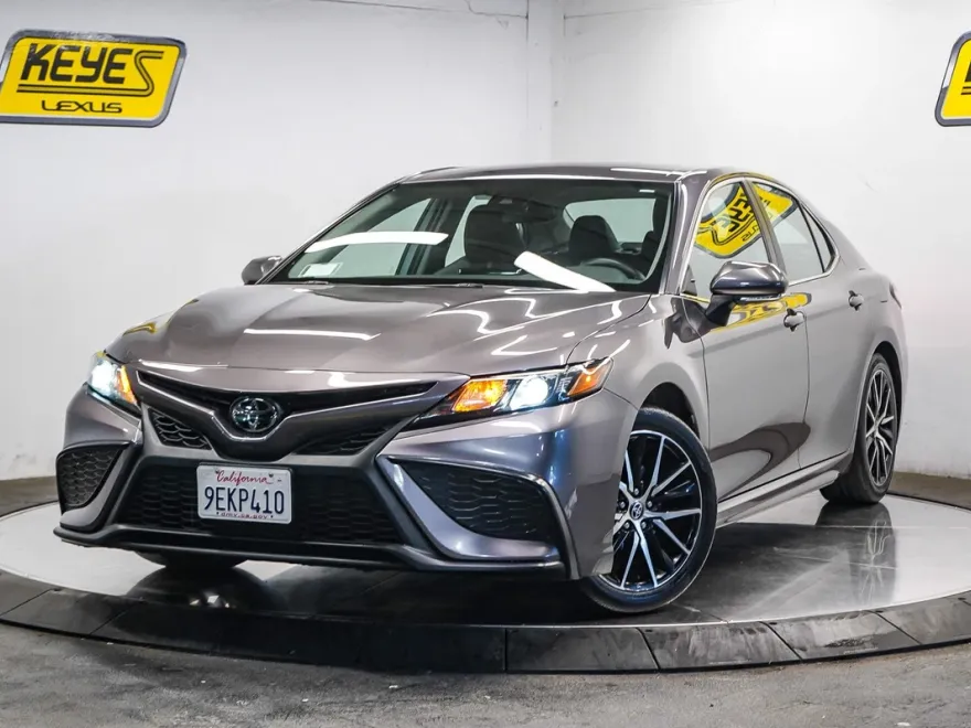 2023 Toyota Camry SE photo 1