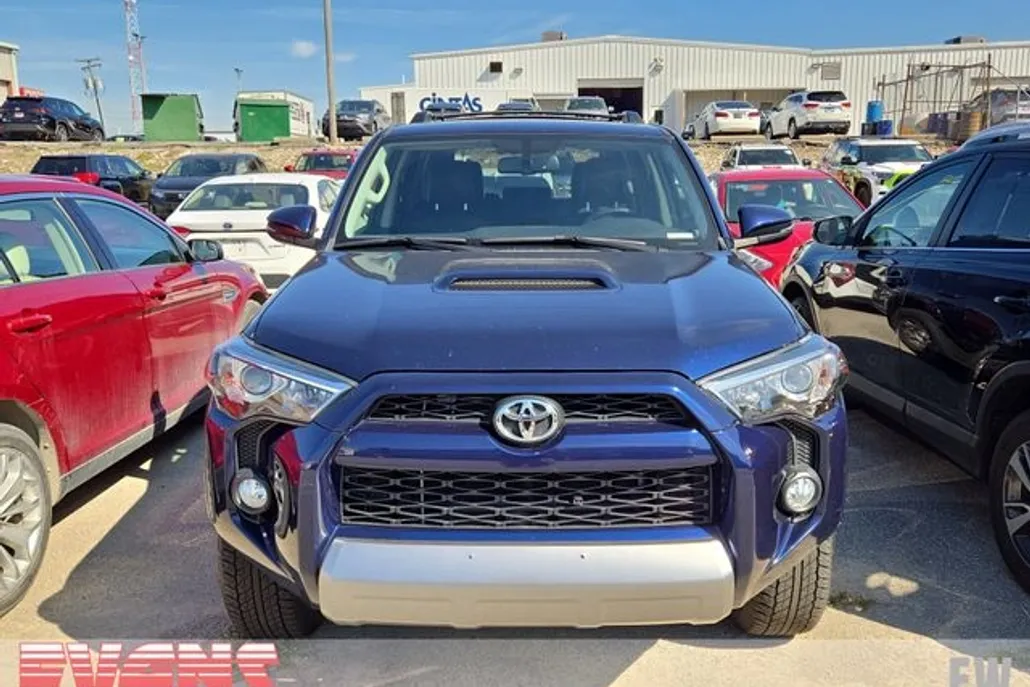 2018 Toyota 4Runner TRD Off-Road Premium photo 1