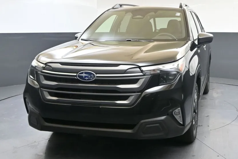 2025 Subaru Forester Premium photo 1