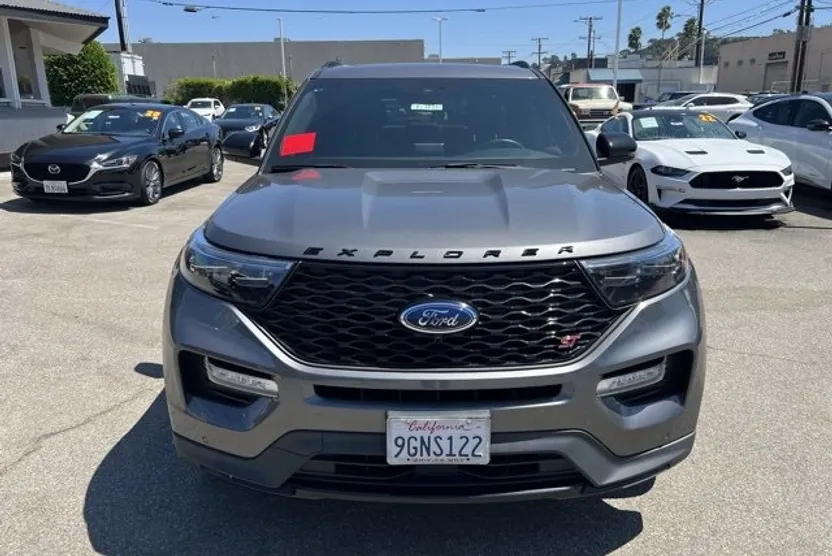2023 Ford Explorer ST photo 1