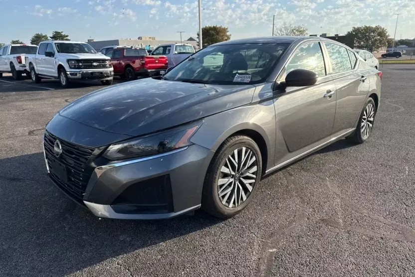 2024 Nissan Altima 2.5 SV photo 1