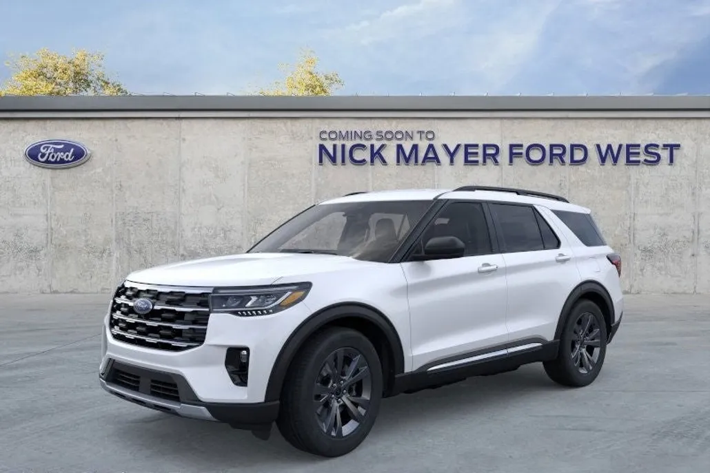 2025 Ford Explorer photo 1
