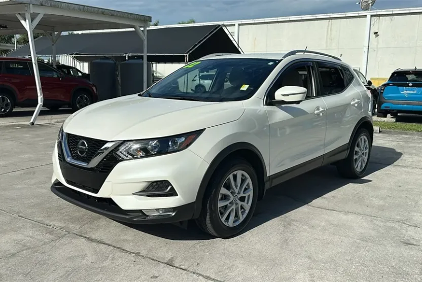2022 Nissan Rogue Sport SV photo 1